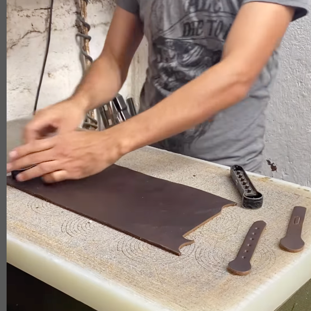 Dog collar ellaboration process