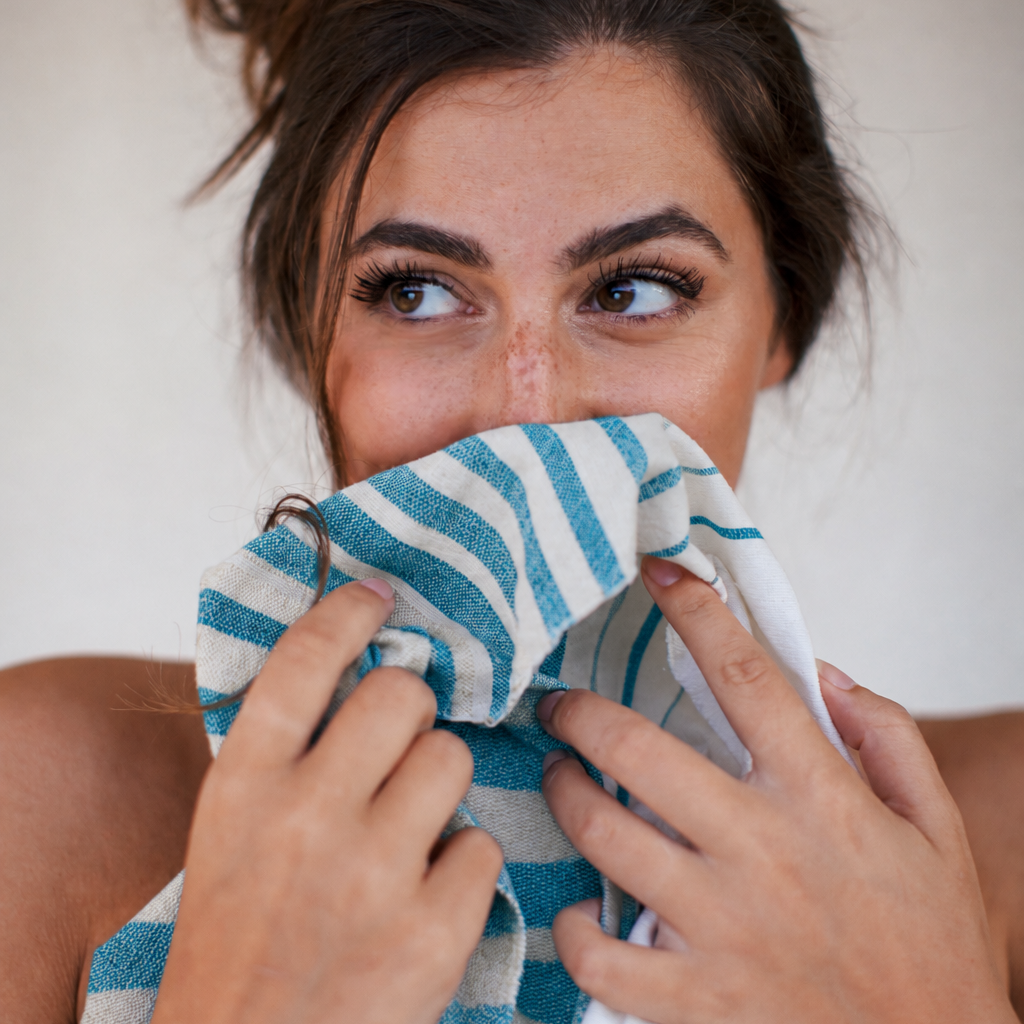 Feliz Bicolor Throw